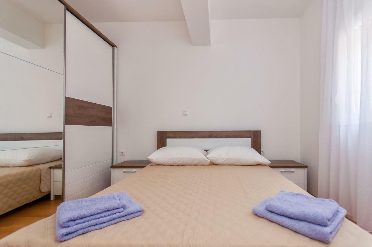 Apartman Mira- אומיס מראה חיצוני תמונה